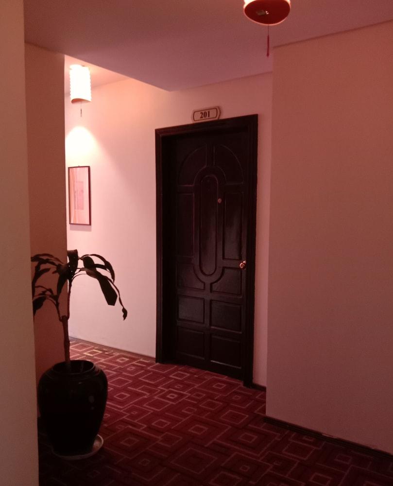 Shwe Pyi San Yar Hotel Янгон Екстер'єр фото