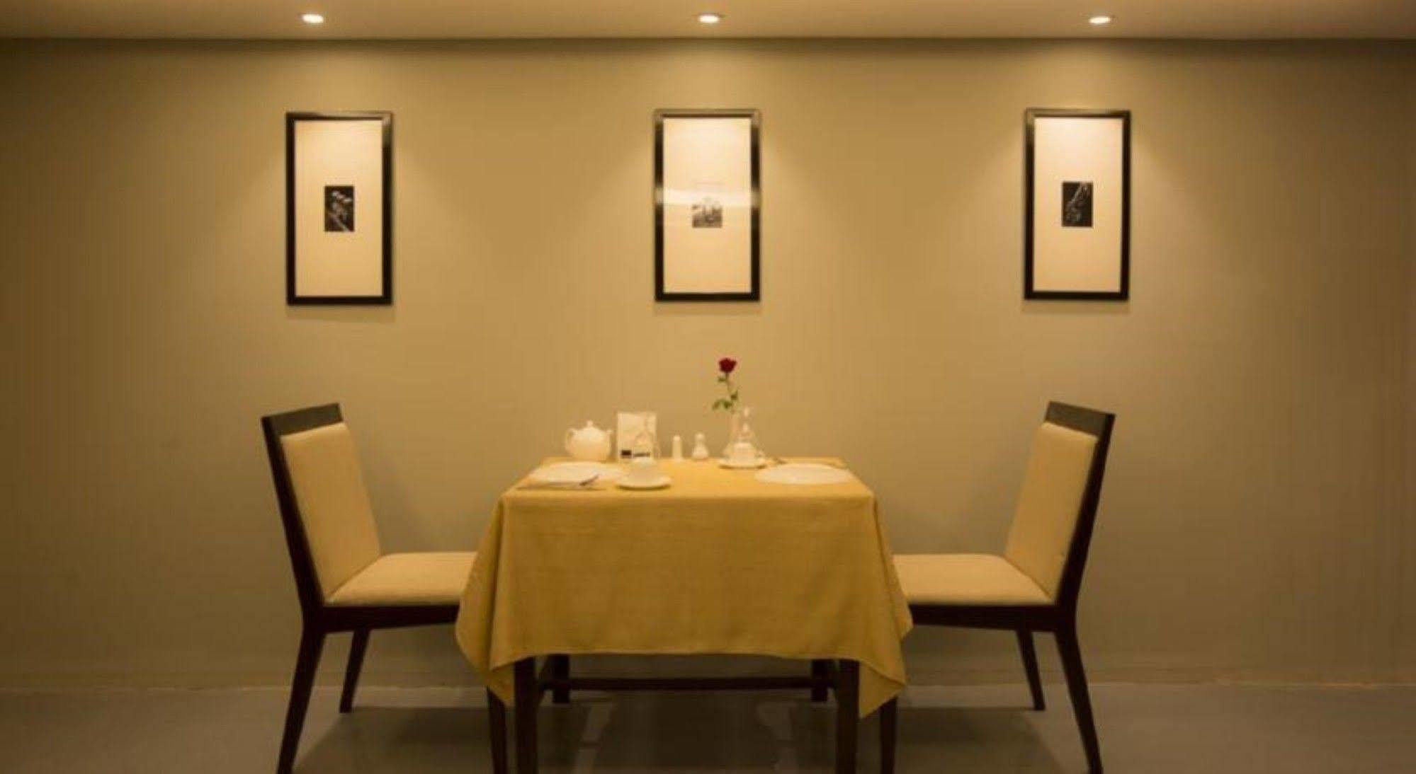 Shwe Pyi San Yar Hotel Янгон Екстер'єр фото
