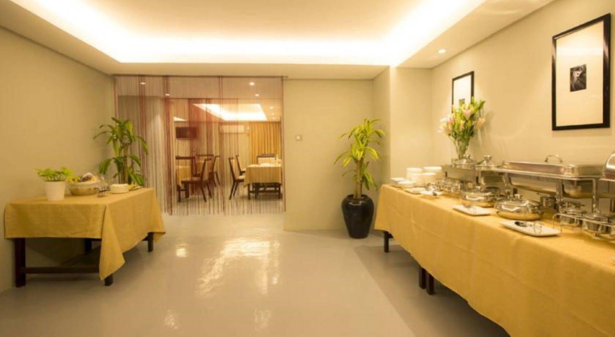 Shwe Pyi San Yar Hotel Янгон Екстер'єр фото